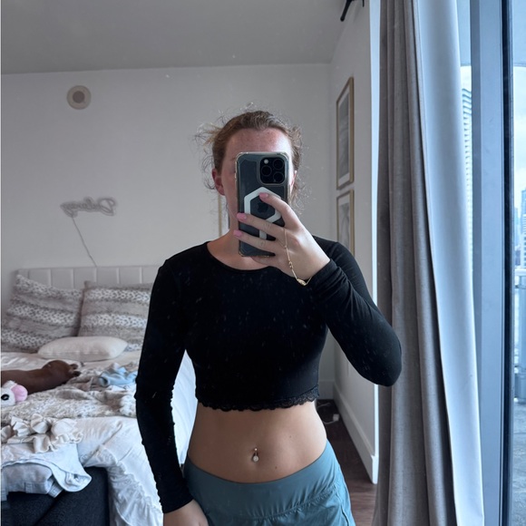 Boohoo Black Long Sleeve Crop Top - Picture 1 of 2